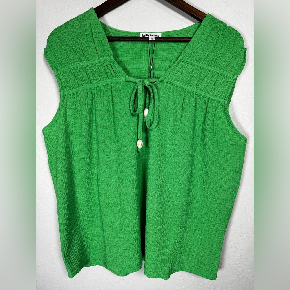 💚Kathy Ireland Vibrant Green Sleeveless Tie Front  Blouse Size Large‎